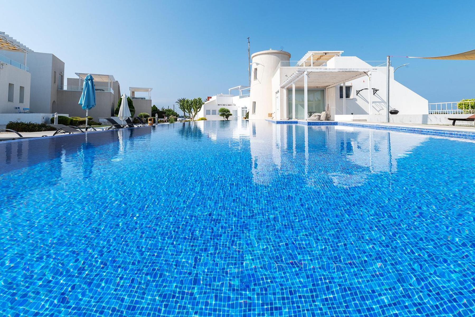 Blue Diamond Beach Villas 파포스 외부 사진