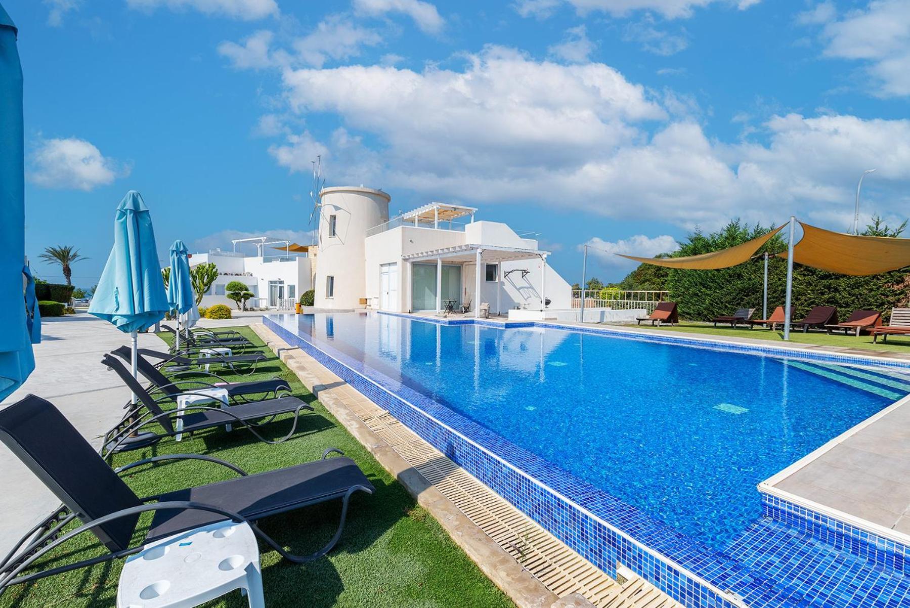 Blue Diamond Beach Villas 파포스 외부 사진