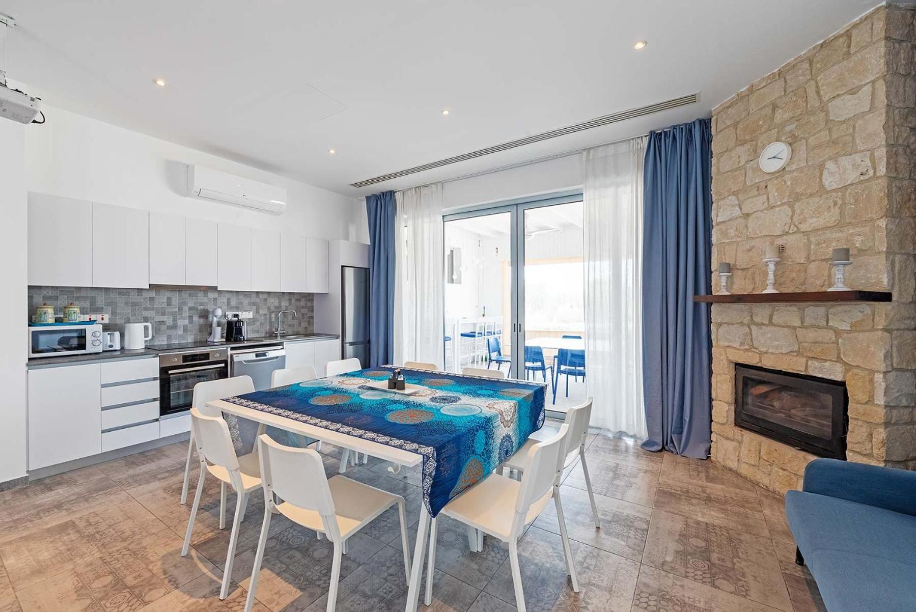 Blue Diamond Beach Villas 파포스 외부 사진