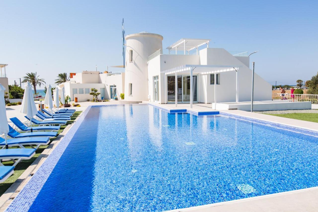Blue Diamond Beach Villas 파포스 외부 사진